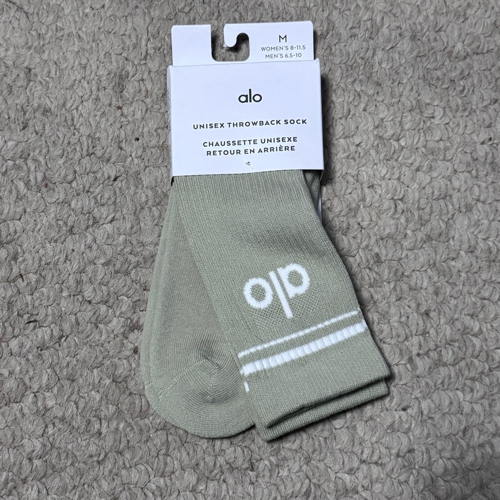 Alo Yoga unisex cotton throwback socks ltd edition  limestone white NEW medium